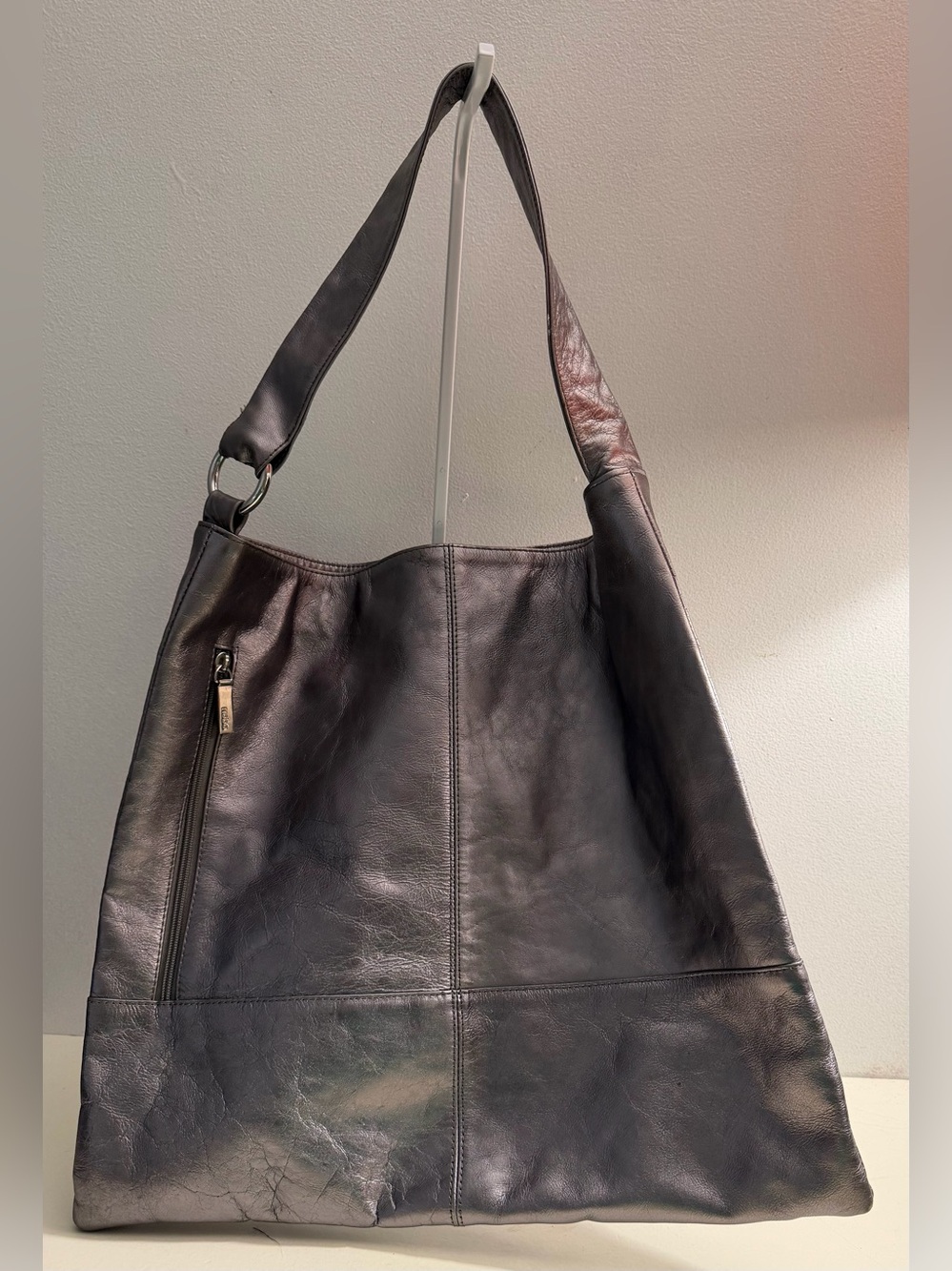 Hobo International metallic silver large leather hobo shoulder bag.